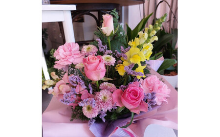 季節の生花アレンジ　Sサイズ 【 フラワー アレンジメント お花 ギフト プレゼント 贈り物 誕生日 お祝い 神奈川県 小田原市 フラワー アレンジメント】