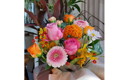 季節の生花アレンジ　Sサイズ 【 フラワー アレンジメント お花 ギフト プレゼント 贈り物 誕生日 お祝い 神奈川県 小田原市 フラワー アレンジメント】