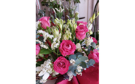 季節の生花アレンジ　Mサイズ 【 フラワー アレンジメント お花 ギフト プレゼント 贈り物 誕生日 お祝い 神奈川県 小田原市 フラワー アレンジメント】