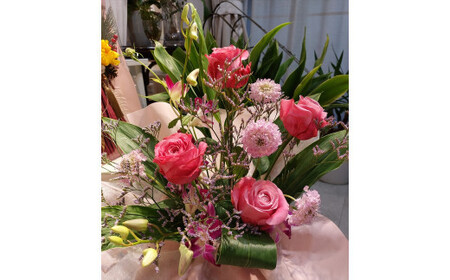 季節の生花アレンジ　Mサイズ 【 フラワー アレンジメント お花 ギフト プレゼント 贈り物 誕生日 お祝い 神奈川県 小田原市 フラワー アレンジメント】