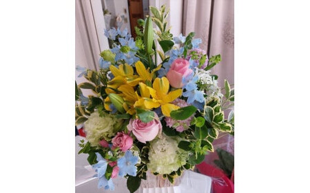 季節の生花アレンジ　Lサイズ 【 フラワー アレンジメント お花 ギフト プレゼント 贈り物 誕生日 お祝い 神奈川県 小田原市フラワー アレンジメント 】