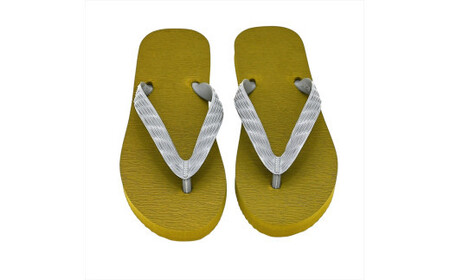 海にかえる生分解性の国産ビーチサンダル「SIX LINE」☆小田原城型フローティングキーホルダー付き ソール:カーキ×鼻緒:グレー・23cm【高島屋選定品】