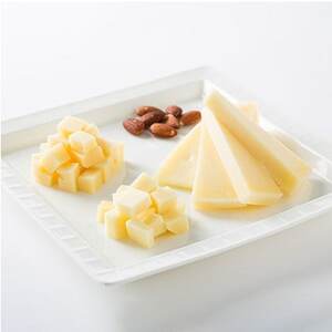 ゴールデンジャージー　長期熟成ストロングゴーダ　500g【配送不可地域：離島】【1601122】