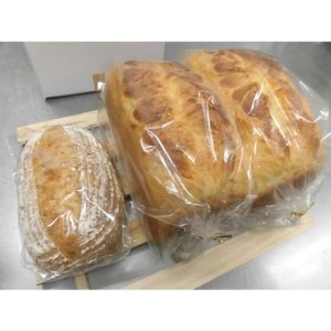 パン工房ル・カルフール　高級食パン「Le　carrefour」2本と天然酵母パン1個【配送不可地域：離島】【1207134】