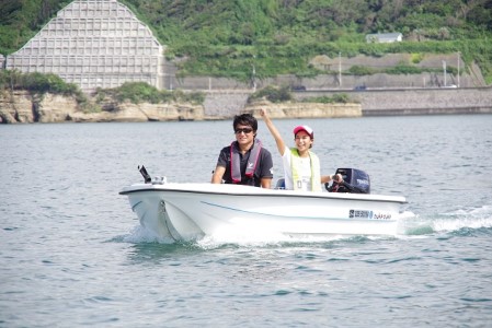 ボートフィッシング体験ができる 船舶免許不要の2馬力レンタルボート 神奈川県逗子市 ふるさと納税サイト ふるなび