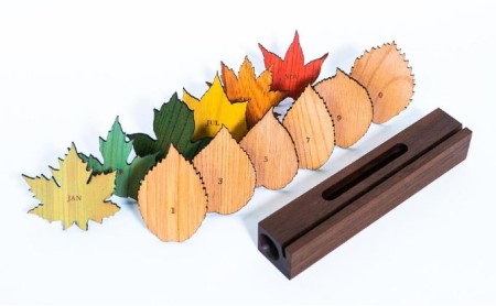 木製iPhoneスティックスピーカー　トキノハ - Perpetual Calendar - ウォルナット