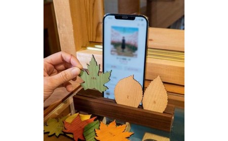 木製iPhoneスティックスピーカー　トキノハ - Perpetual Calendar - ウォルナット