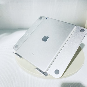 117-01【数量限定】ティーズフューチャーの再生タブレットPC（iPad 5）シルバー（128GB）