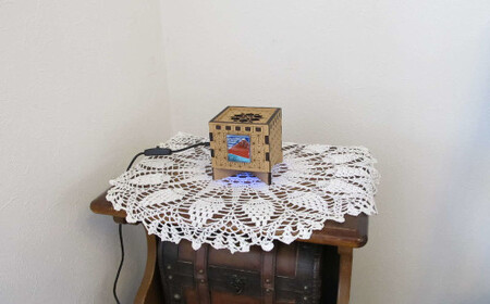 えあコロ(光触媒空気清浄機)／陶磁器（赤富士と波）