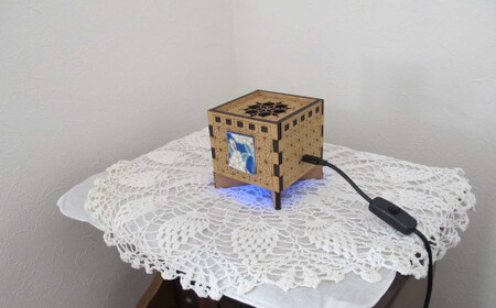 えあコロ(光触媒空気清浄機)／陶磁器（桜と椿）