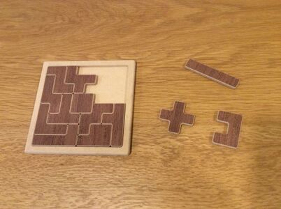 【紅】天然木の素材そのままの彩りが美しい!ウッドアートな「ペントミノ」パズル!