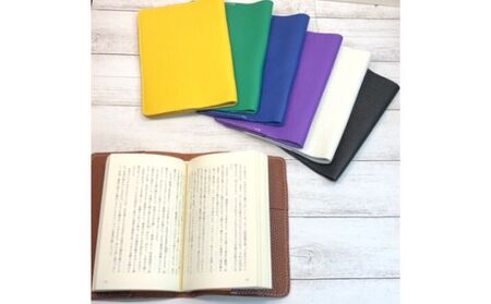 イタリア本革（牛革）のブックカバー 雑貨 小物 シュリンクレザー しおりパーツ 柔らかい しなりが良い 革小物 本のカバー 通勤 通学 小説 電車内  ブラック