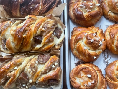 【定期便3か月】 Lee's Breadお任せパンセット 天然酵母パン ハード系ブレッド カンパーニュ【配送外エリア:北海道 沖縄 離島】【 神奈川県 大磯町 無農薬 国産小麦粉 天然酵母 バブカほうじ茶 イチジクとアニス 贈答品 父の日 お歳暮 】