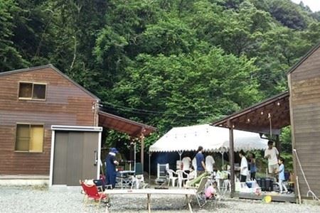 松田町のキャンプ場「蜂花苑」　フリーサイト宿泊券1名様分