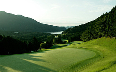 箱根湖畔ゴルフコース　平日1ラウンドセルフプレー券(4枚)［ゴルフ］