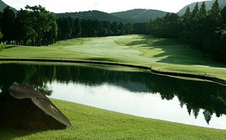 箱根湖畔ゴルフコース　平日1ラウンドセルフプレー券(4枚)［ゴルフ］