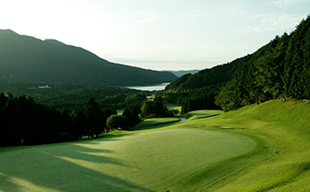 箱根湖畔ゴルフコース　全日1ラウンドプレー券(キャディ付・4枚)［ゴルフ］