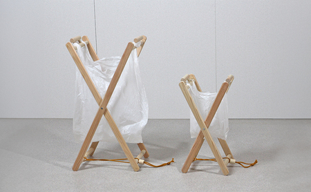 【ひのきレジ袋ハンガー 大小2個セット】 ヒノキ製 折りたたみ式 ゴミ袋ホルダー