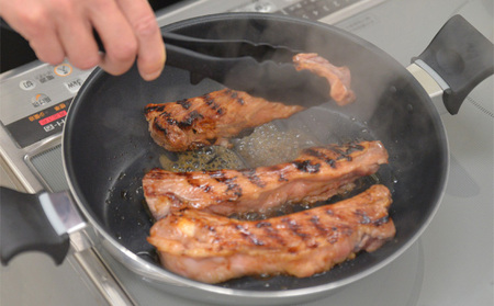 クワトロプラスIH グリルパン26cm IH対応 グリルパン フライパン 26cm 蓋付き 2.7l 調理器具 キッチン用品 キッチン ステンレス アルミニウム 軽量 日本製 新潟 