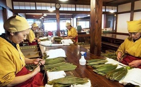 B9-01新潟の郷土セット（冷凍笹団子5個・冷凍長岡赤飯2個）