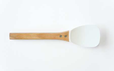 ターナー 舞 白×生成り ヘラ 耐熱260℃ フッ素加工 色や臭いもつきづらい 調理器具 キッチン用品 燕三条製 プリンス工業【027S031】