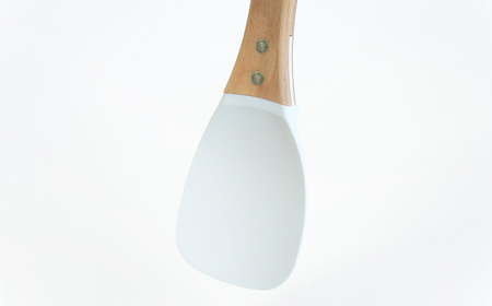 ターナー 舞 白×生成り ヘラ 耐熱260℃ フッ素加工 色や臭いもつきづらい 調理器具 キッチン用品 燕三条製 プリンス工業【027S031】