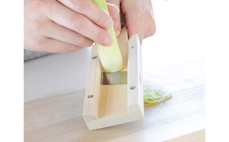 ねぎスライス(輪切り)と木柄ピーラー 皮むき 時短 調理器具 キッチン用品 キッチンツール 燕三条製 [小柳産業]【012S095】