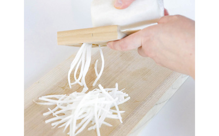 千切りスライスと昭和の台所ピーラー 皮むき 時短 調理器具 キッチン用品 キッチンツール 燕三条製 [小柳産業]【011S206】