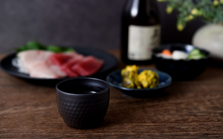 チタン槌目ぐい呑み (二重構造) ブラック お猪口 酒器 燕三条製 アーネスト【014S092】