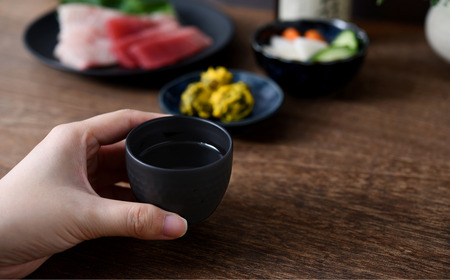 チタン槌目ぐい呑み (二重構造) ブラック お猪口 酒器 燕三条製 アーネスト【014S092】