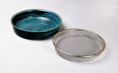 ダイニングバスケット2P 揚げ物皿 クーラーディッシュ 網付き皿 陶器 食器 おしゃれ 油切り キッチン用品 調理用具 ケデップ [kdep]【015S177】