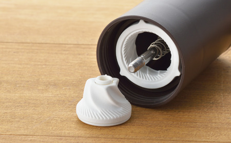 コーヒーミル【pure】と焙煎豆200g（ブラジル：プレミアムショコラ） 手動 コンパクト ソロキャンプ 燕三条製【015S195】