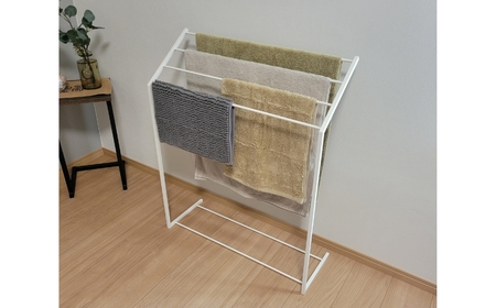 バスタオルスタンド サテンホワイト スリム コンパクト 新生活 一人暮らし 【025S076】