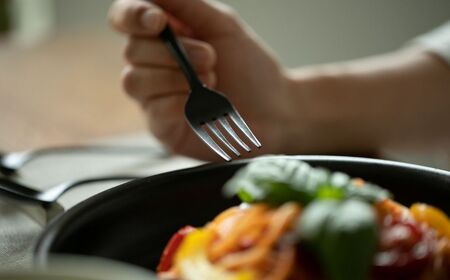 ギフト 黒染めカトラリーA大ペアセット [ざらざら] 96 KURO スプーン フォーク ステンレス製 燕三条製 新生活 経年変化 おしゃれ キッチン ごちそう おもてなし 贈り物【024S060】