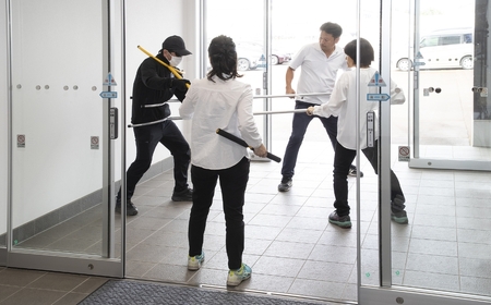 持ちやすいさすまた 防犯 捕獲 刺股 サスマタ 【099S027】