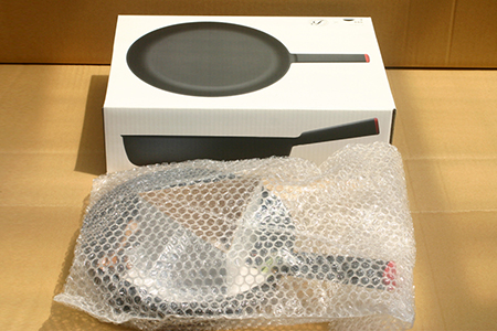 [SSC] 鋳物フライパン 26cm レッド IH対応フライパン 軽量 鉄 燕三条製