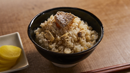 だし屋の炊き込みご飯の素2袋とUMAMIだし2袋、めんつゆと白だしセット 【017S008】