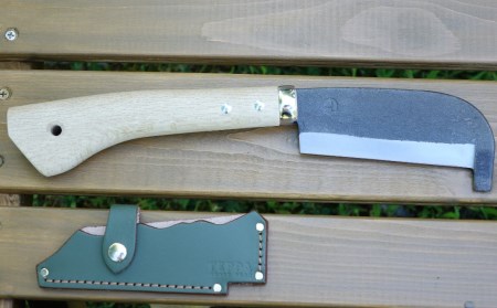 [TEPPA] 焚火鉈 弥彦 レッド 専用革ケース付 キャンプ アウトドア 燕三条製 枝打ち 薪割り【026S009】