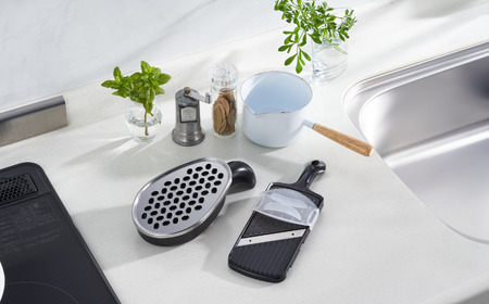 やさしいおろし器＋薄切できる厚み調整スライサー  [プログレード] キッチン用品 燕三条製 新生活 一人暮らし [下村工業] 【010S313】