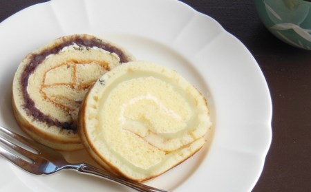 【吉屋20年以上のロングセラー】ロールケーキ 虎の巻 白あんと黒あんの2本入[ZB632]