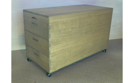 総国産桐材で製作した三段衣装ケース(キャスター付)《サイズ:W94cm×D44cm×H60cm》重さ約10kg