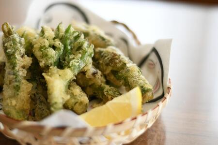 【4月中旬より発送】天然山ウド 山菜 天ぷら 酢味噌 あえ きんぴら 春の味覚 産地直送 国産 新潟県 妙高市