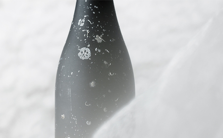 【限定醸造】日本海の荒波が育んだ 海底熟成日本酒「濤〈TOU〉 02」(720ml)お酒 15度 希少品 限定 新潟 上越 ギフト 贈答 化粧箱入り 送料無料 シリアルあり 【チタン製おちょこ付】