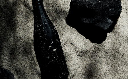 【限定醸造】日本海の荒波が育んだ 海底熟成日本酒「濤〈TOU〉 02」(720ml)お酒 15度 希少品 限定 新潟 上越 ギフト 贈答 化粧箱入り 送料無料 シリアルあり 【チタン製おちょこ付】