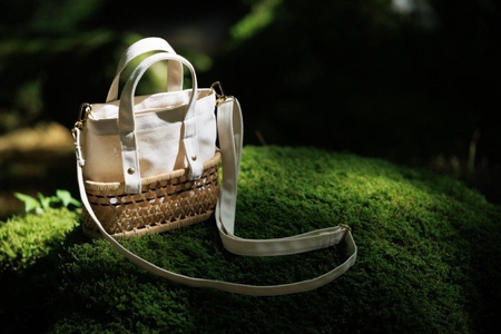 ふたえ籠サイズSホワイト(竹籠フレーム帆布バッグ)工芸品 伝統 バッグ かばん 帆布 かご 籠 かごバッグ 新潟県 阿賀野市 2X03081W