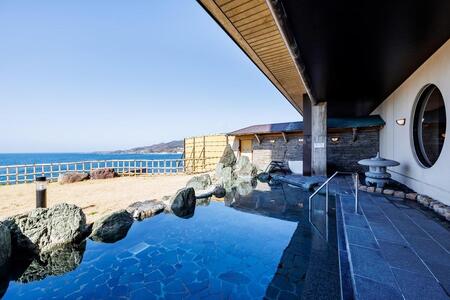 【佐渡】HOTEL OOSADO　ご宿泊券　　（ホテル大佐渡）　オーシャンフロント和モダン（定員４名）２泊４食付２名様　平日利用　電話予約のみ対象