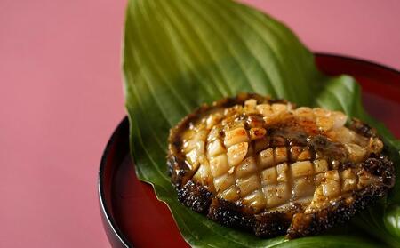 日本海 佐渡産 荒海育ち天然活あわび2枚(200g見当)