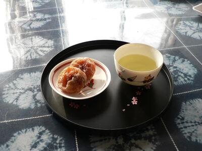 【先行予約】佐渡・松丘農園の「種なし干し柿」300g(Lサイズ8個入り×6パック)