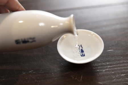 越後の名酒「八海山」 清酒【四合瓶720ml×3本】