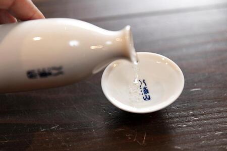 【魚沼地域限定】純米酒 八海山「魚沼で候」720ml×2本